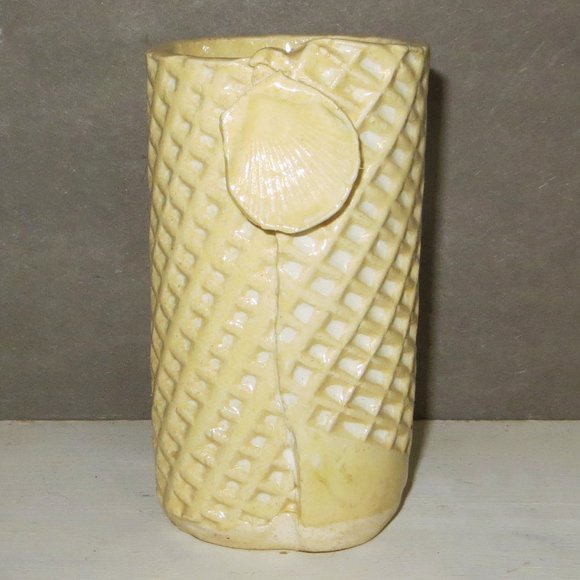 Vintage 1980's Carolyn Carroll Hand Made Waffle & Seashell Pottery Vase - Picture 1 of 5